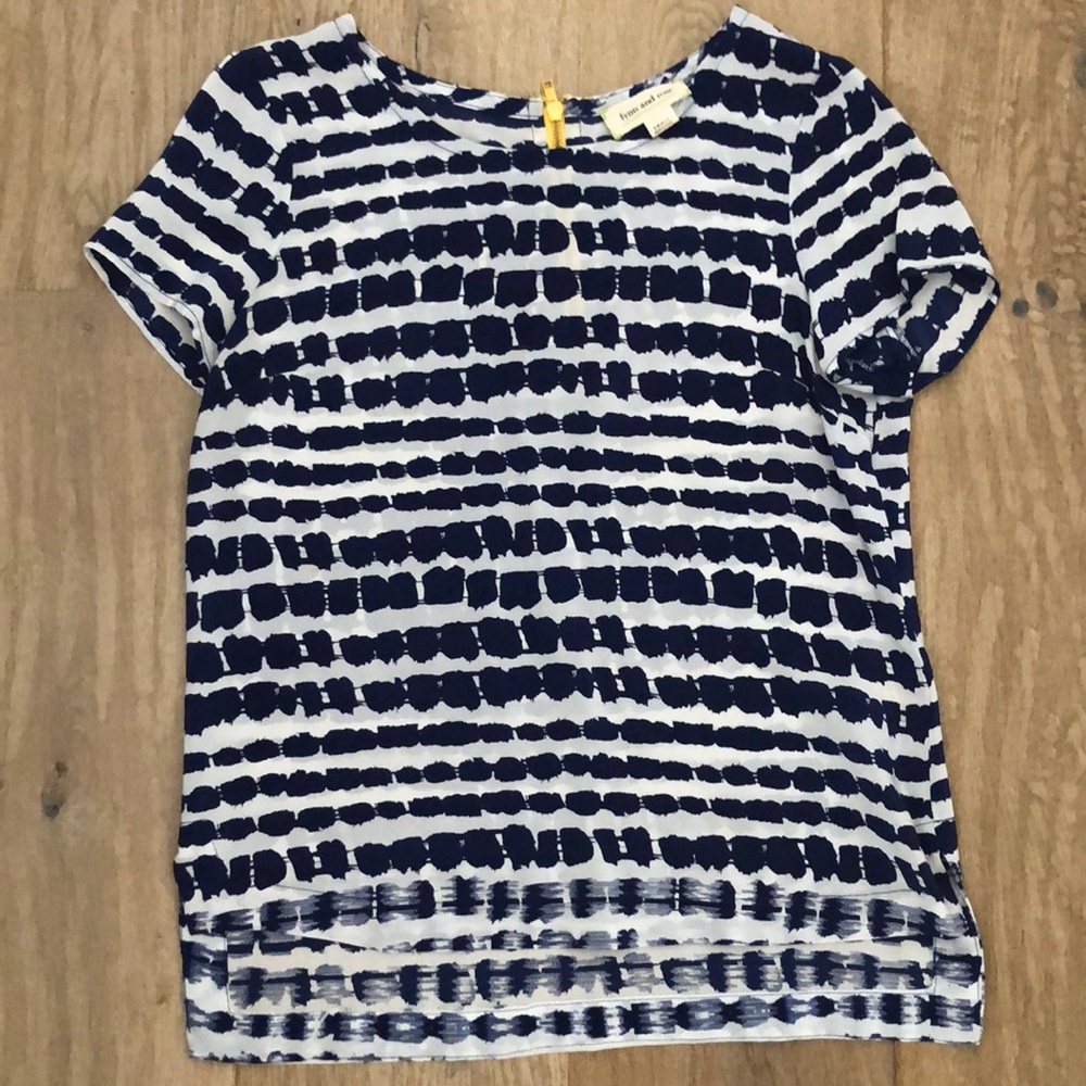 Short sleeve blouse with zipper in back